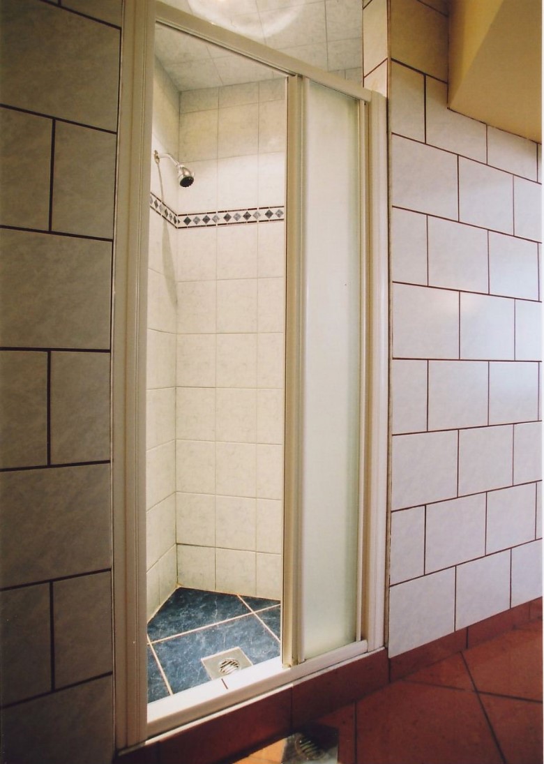 Budapestin: Emerald huoneisto - makuuhuone (parisänky) - suihku